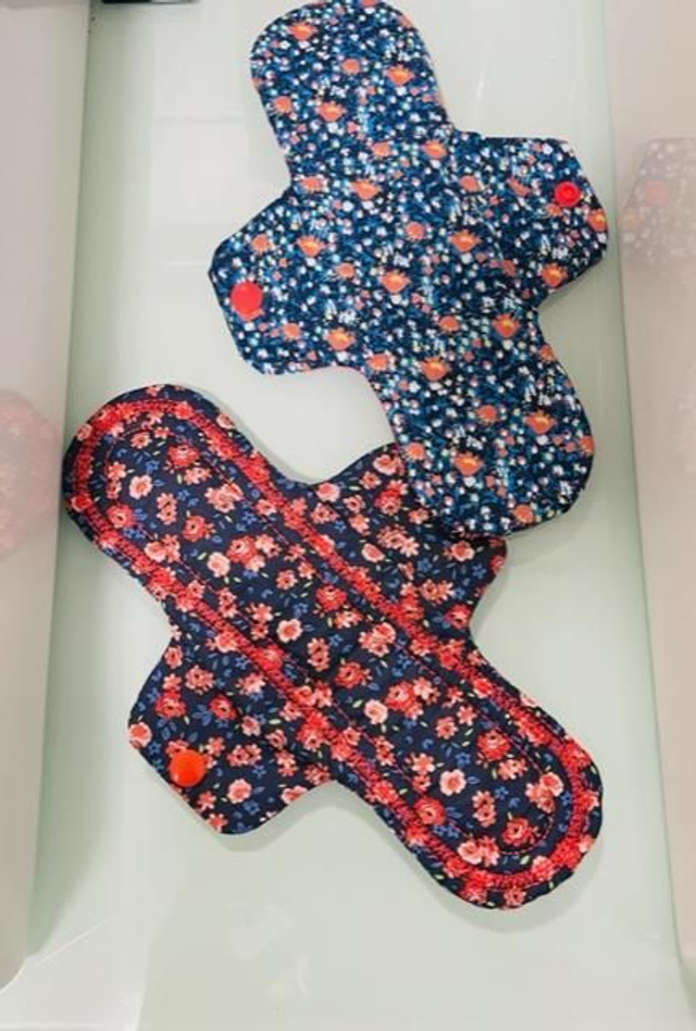 Serviette hygiénique lavable et réutilisable