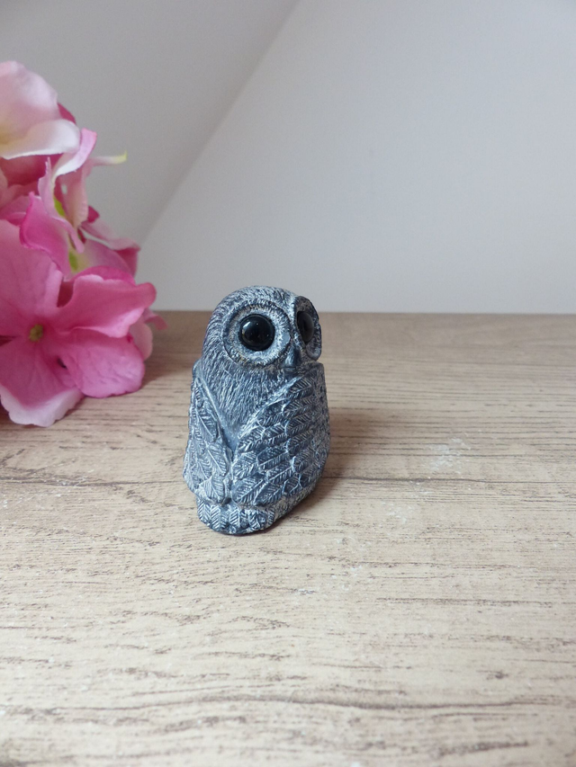 Sculpture vintage chouette en pierre de savon aux grands yeux noirs – Edmund Wolf Design fait main au Canada – Pour collection ou bureau