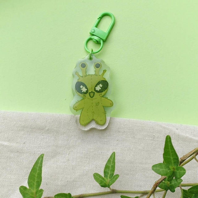 alien glurb - acrylic keychain 