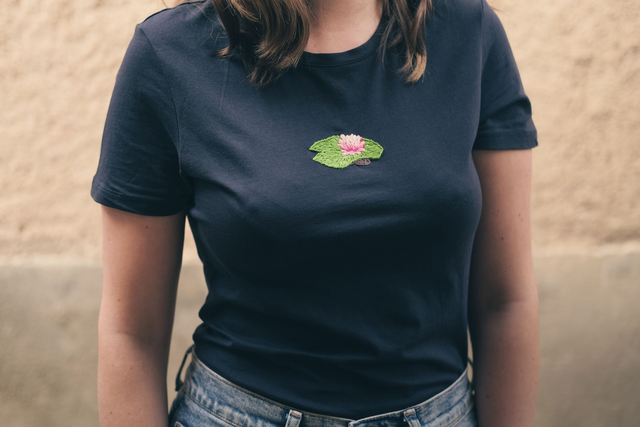 T-shirt brodé  main - Nénuphar 