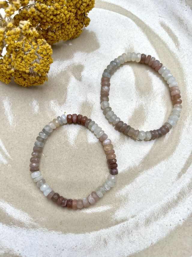 Deep Connection - Dein Mondstein Armband