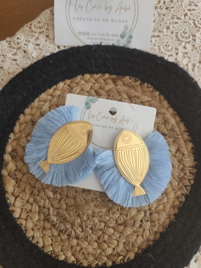 BO BOHEME "OCEAN" POISSONS ACIER INOXYDABLE/ POMPONS BLEU CIEL 0000153