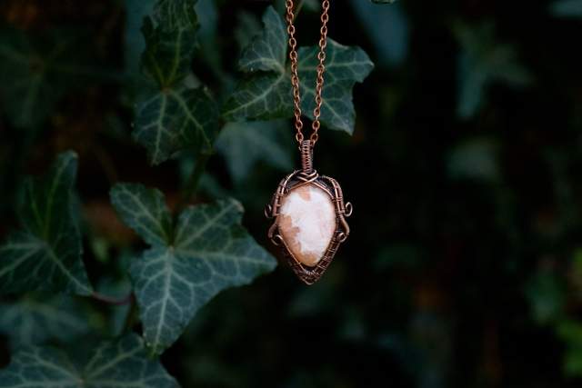 Collier Art déco, Scolécite