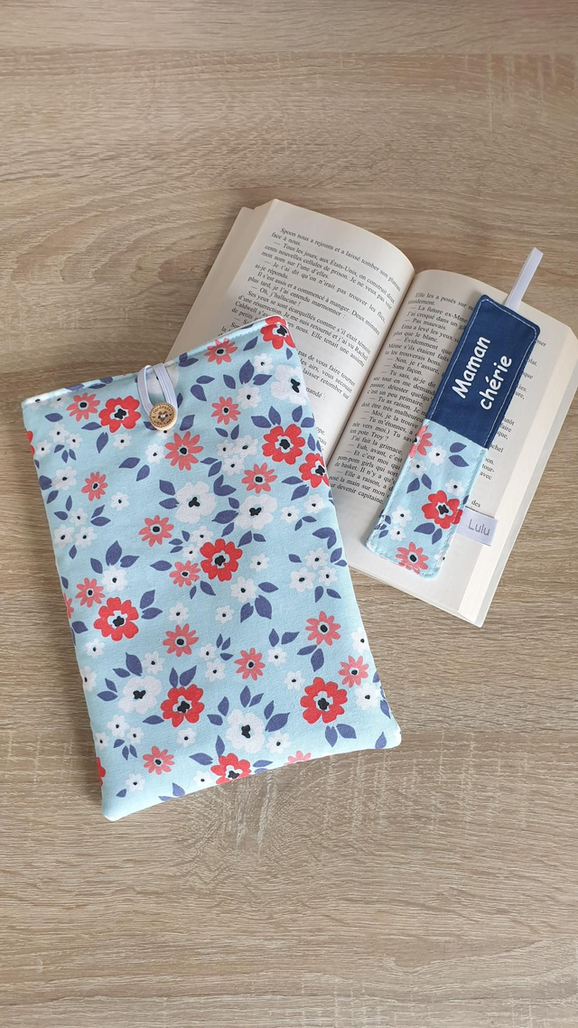 Pochette à livre + marque pages fleurs bleu