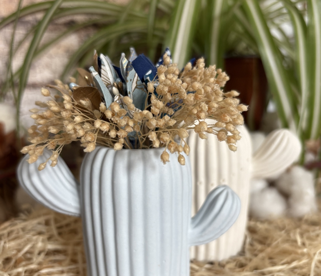 Vase pour fleurs séchées en jesmonite :  Bleu ciel 