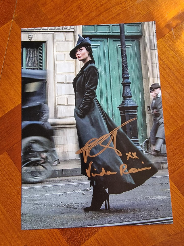 Autographe Poppy Corby-Tuech (Vinda Rosier)