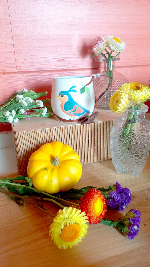 TASSE CERAMIQUE Oiseau Bleu et Orange tournée et peinte à la main 