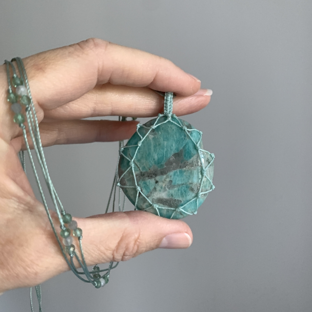 Sautoir, Amazonite naturelle, micro-macramé 