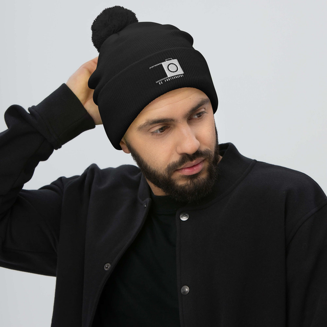 Cappello con pompon con logo