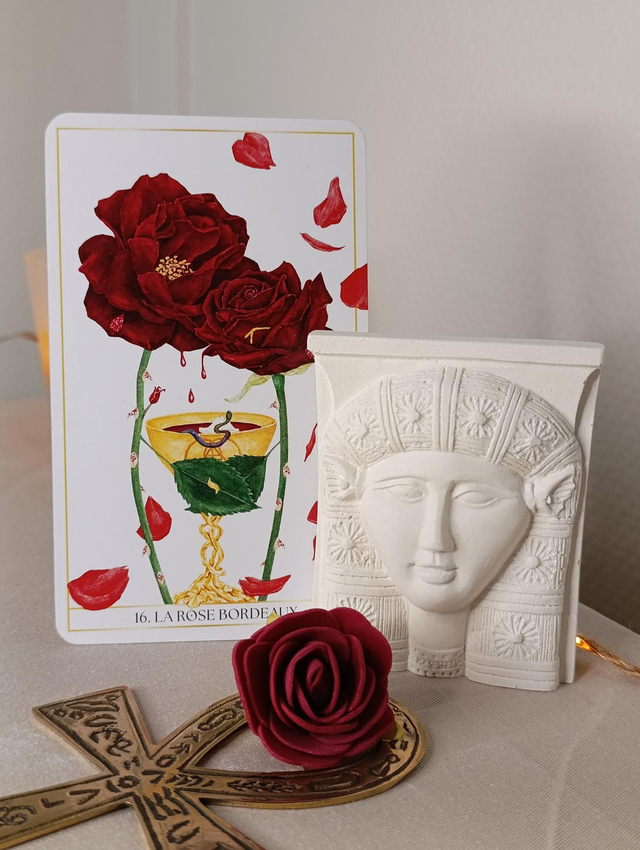 Statuette Hathor - Rose Bordeaux 