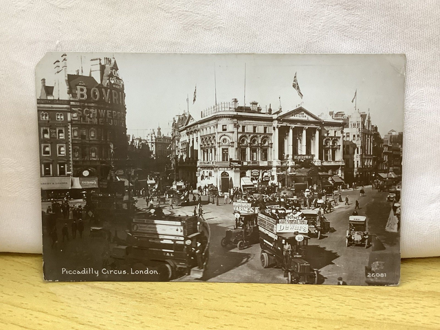 Piccadilly Circus, London - Vintage Hunt&#039;s Real Photo Process Postcard No.26081 Our Ref A126 £2.25