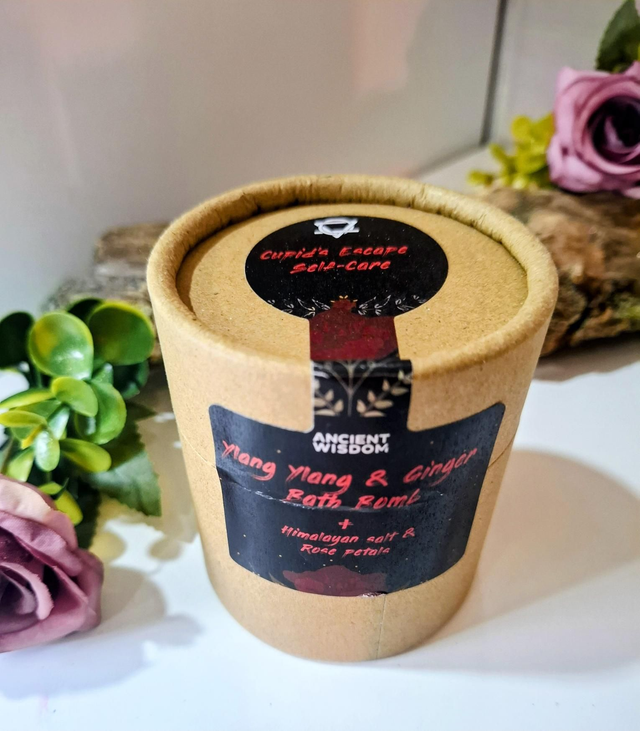 BOMBA DE BAÑO CON SALES Y FLORES 