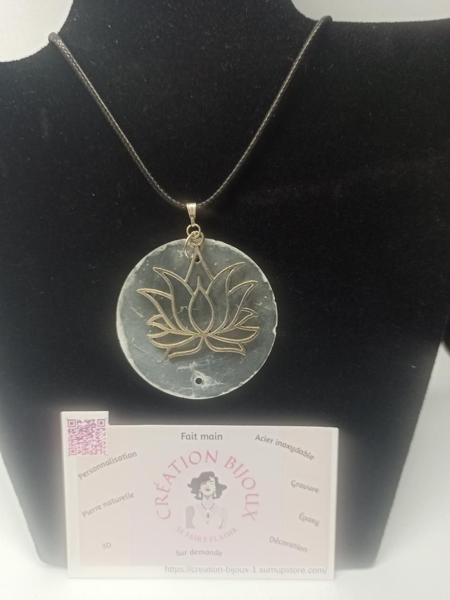 Collier nacre et Lotus 