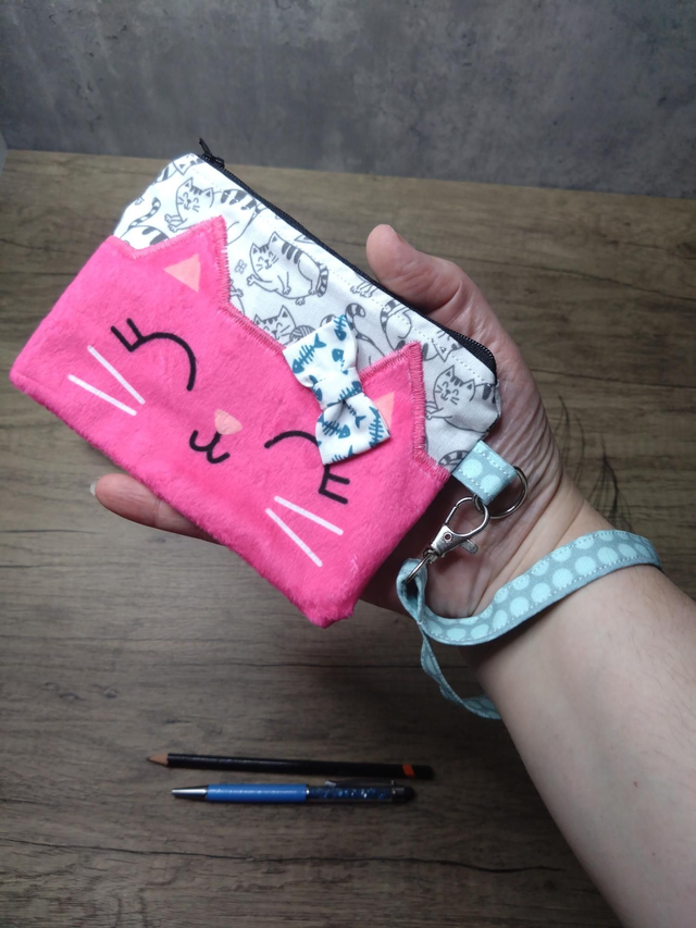 Pink cat zip purse with wrist strap