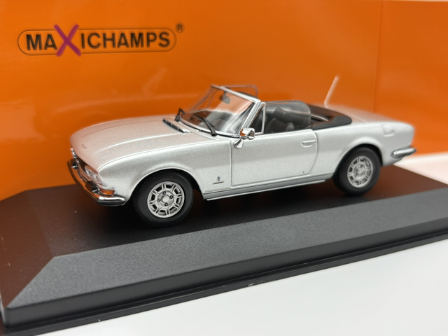 Minichamps '77 Peugeot 504 Cabrio in Silbermetallic