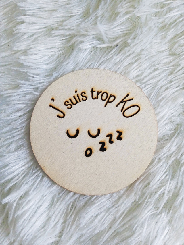 Disque accessoire &quot;J&#039;suis trop KO&quot; pour panneau de porte interchangeable By Romalysa