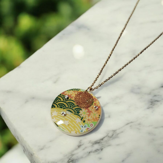 Collier acier inoxydable motifs japonais vert jaune