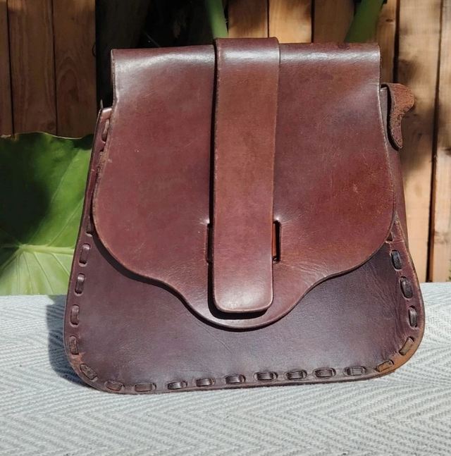 Sac besace cuir vintage forme cowboy