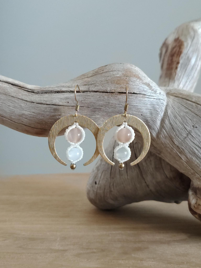 Boucles d'oreilles lune inversée et pierres fines 