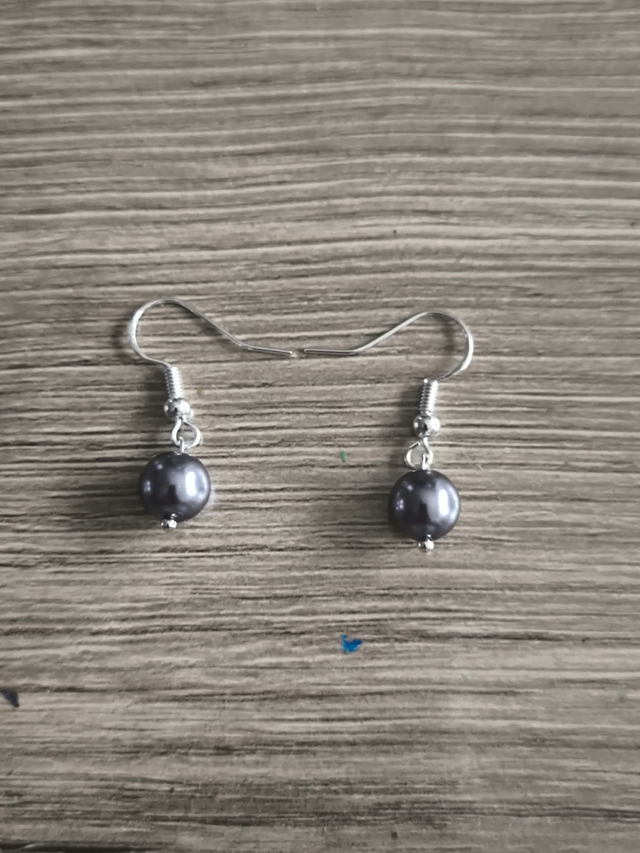 Boucles d’Oreilles Perle de Majorque Anthracite – Bijou Élégant en Acier Inoxydable