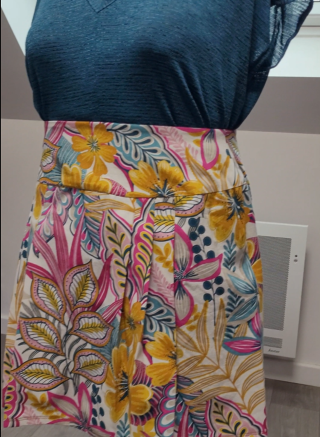 Jupe plis verticaux exotique taille 3