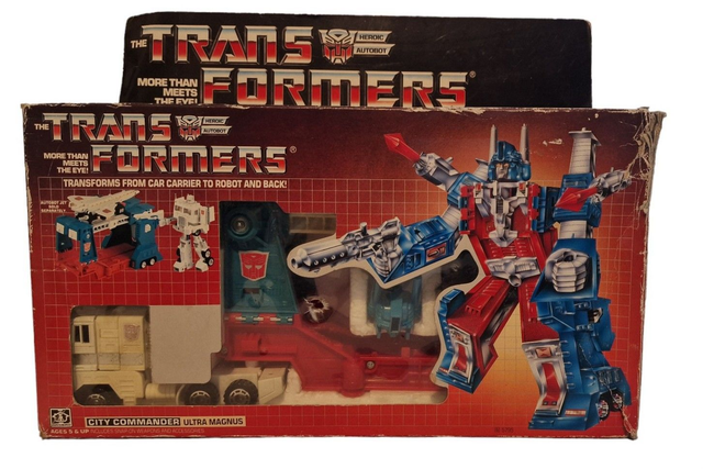 Transformers City Commander Ultra Magnus model made by HASBRO in 1985