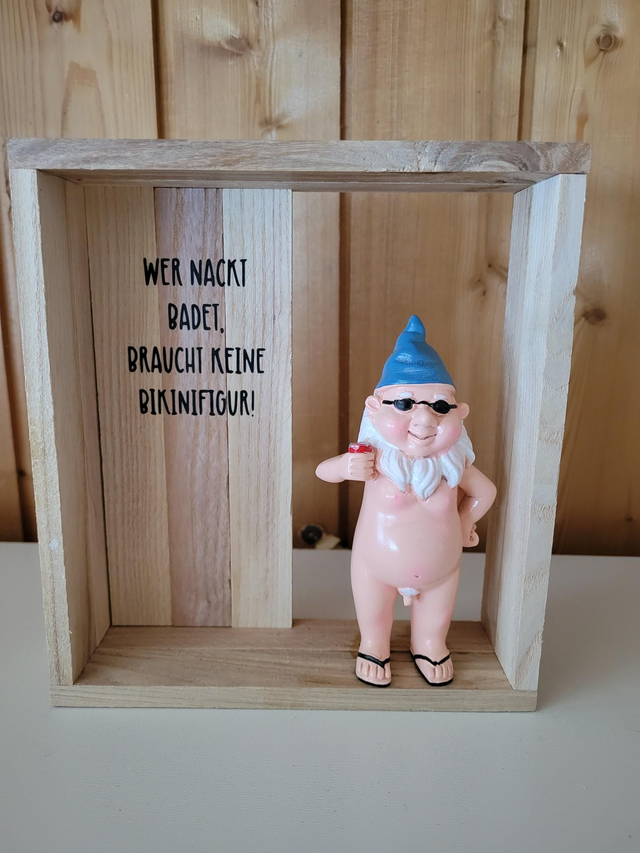 Holzbox nackt baden 
