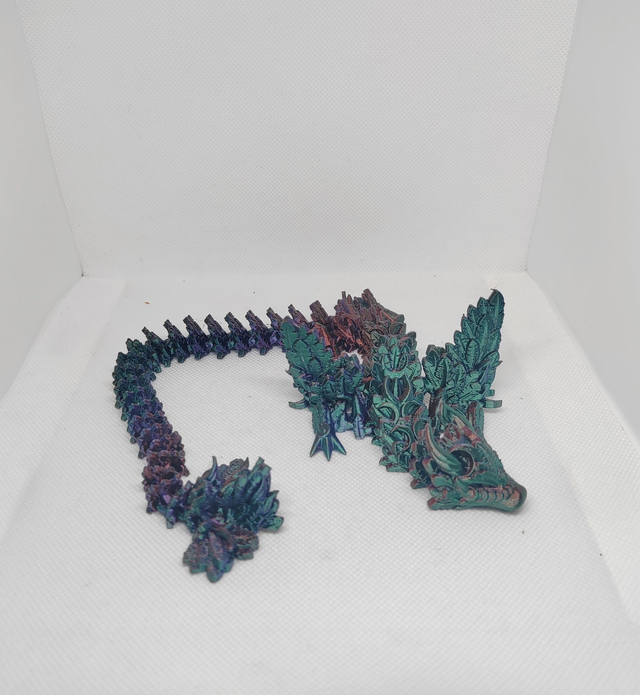 Dragon lune avec ailes