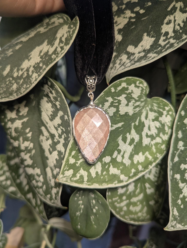 Peach moonstone chocker 