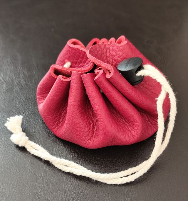 Bourse en cuir rouge