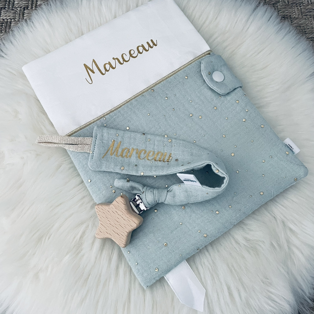 Box protège carnet de santé + attache tétine