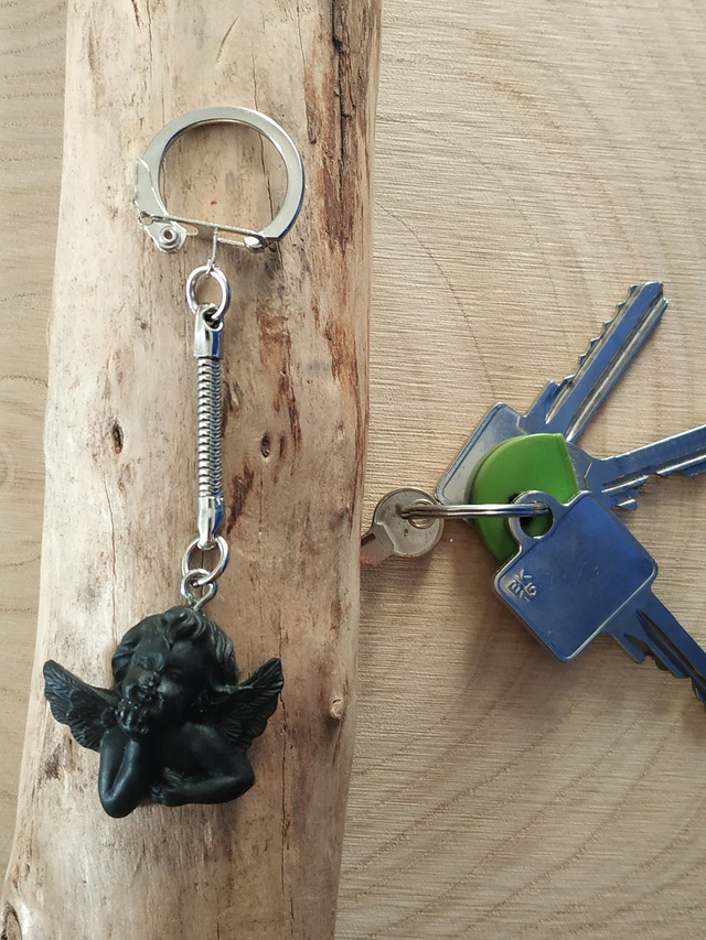 Porte-clés ange noir