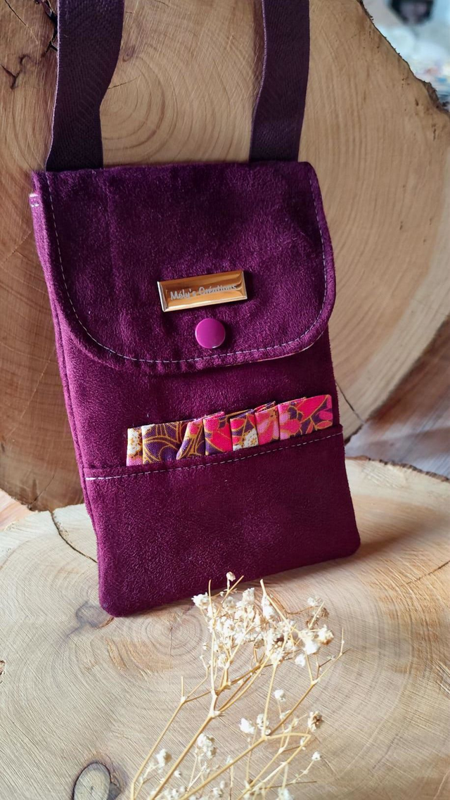 Porte téléphone en suédine bordeaux ✨