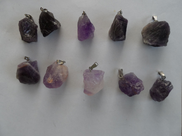 Pendentif en améthyste brute