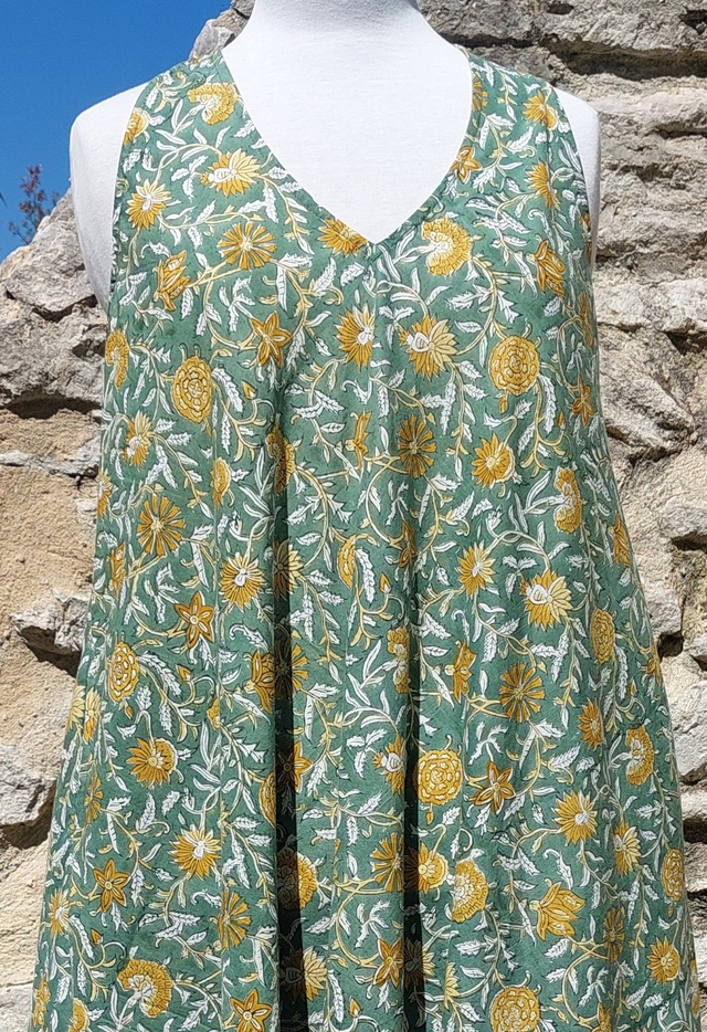 Robe d&#039;été flottante en coton léger imprimé à la main, motif floral jaune et vert