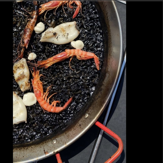 Arroz negro de gamba roja y chipirones 🦑 🦐 Paella noire (Minimum 4 personnes, maximum 20)