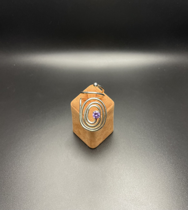 Essenza di Vortice – Anello a Spirale in Argento 925 con Pietra Naturale Viola
