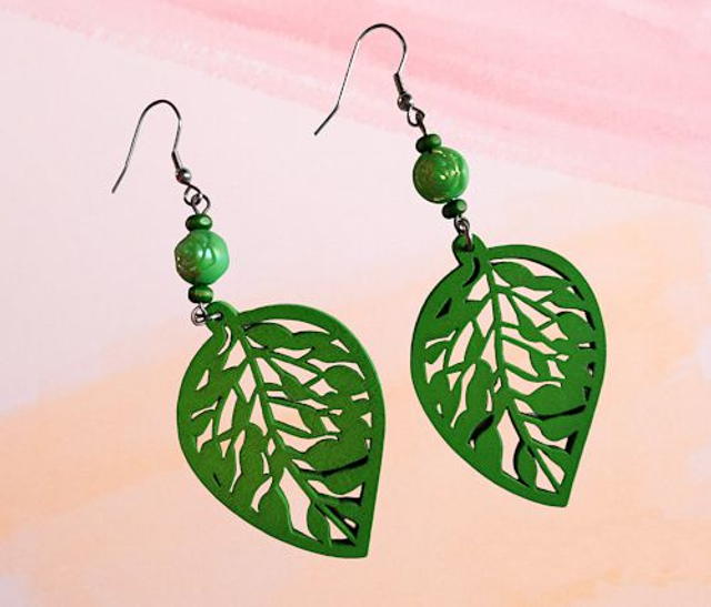 C Boucles d'oreille Feuilles Vertes