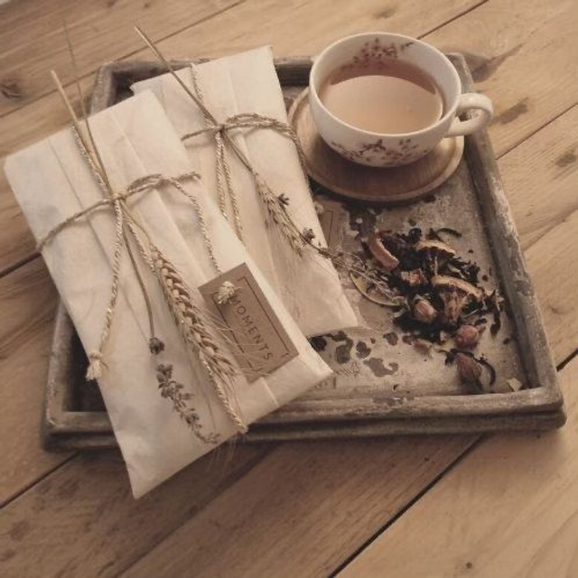 Thé rooibos  &amp; thé blanc Tai Mu Long Zhu &quot; Possibilités infinies&quot; vrac de 50 gr environ dans pot en verre hermétique 