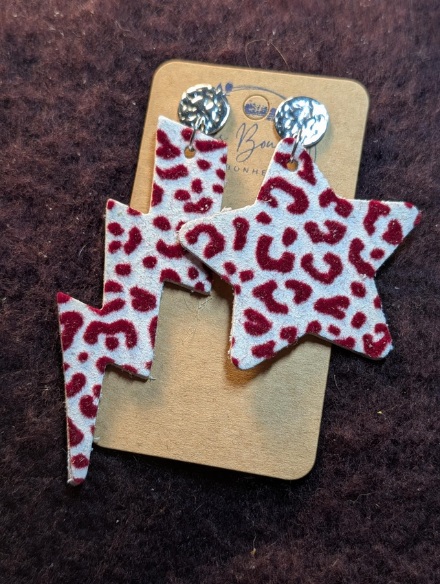 Boucles d'oreilles Asymétrique bordeaux léopard as022