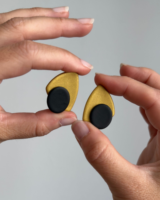 Txiki dorado y negro