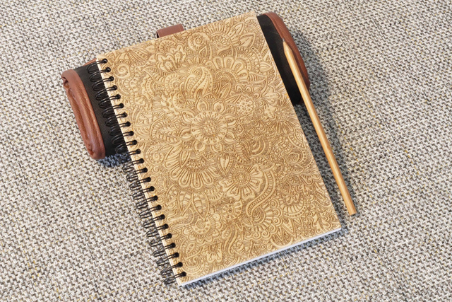 CARNET EN BOIS - MANDALA #1