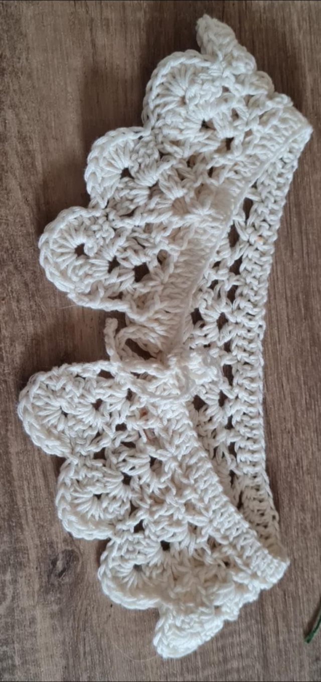 Col Claudine – personnalisation élégante au crochet