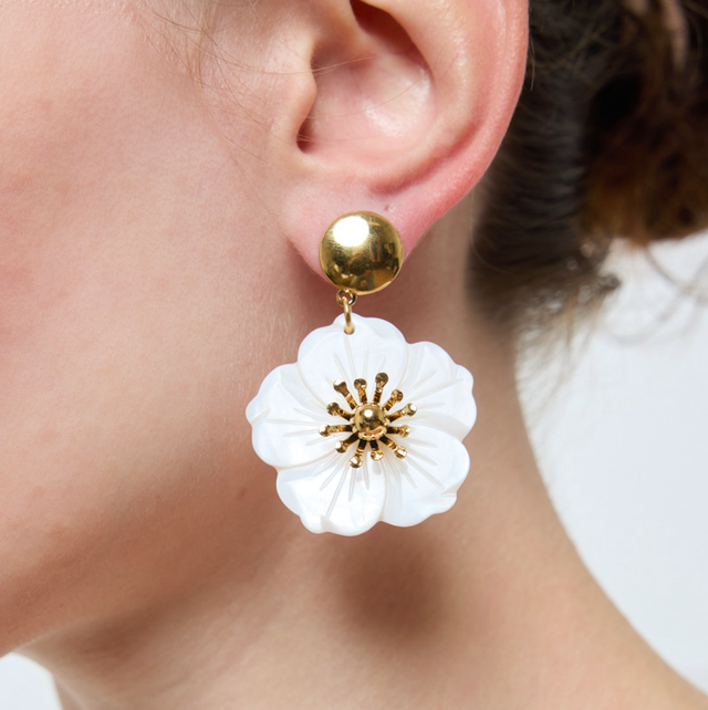 Boucle fleur nacré 