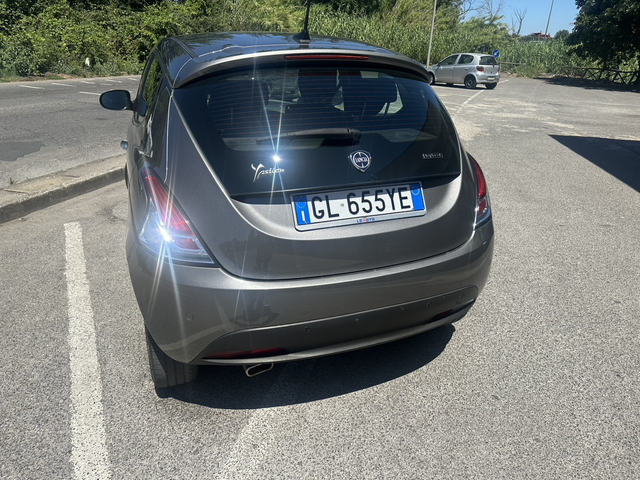 Lancia Ypsoln hybrid km illimitati 