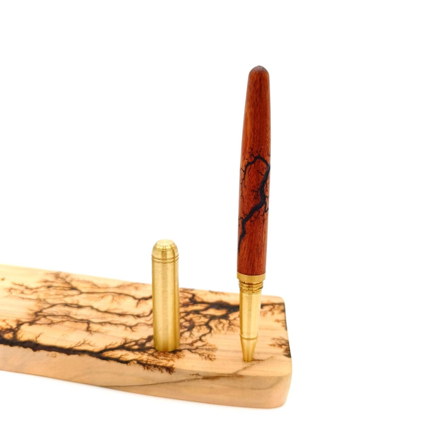 Stylos en bois exotique.