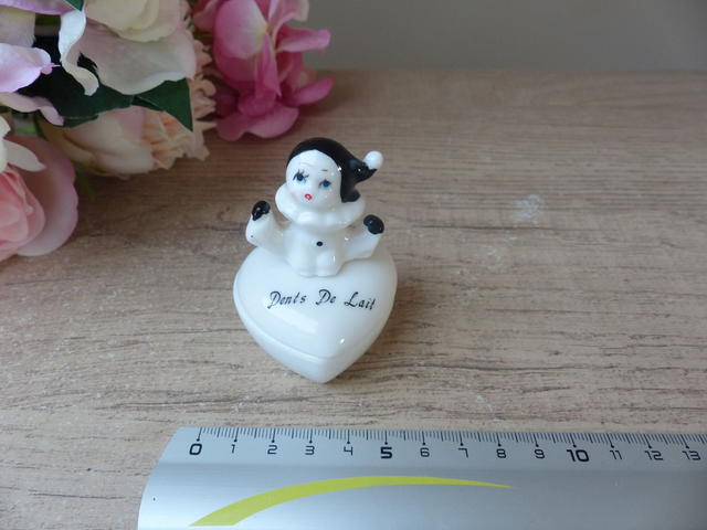 Ancienne Boîte à Dents de Lait Coeur avec Petit Pierrot, Clown, Arlequin en Porcelaine Fabriquée à Taïwan, Cadeau pour bébé, enfant