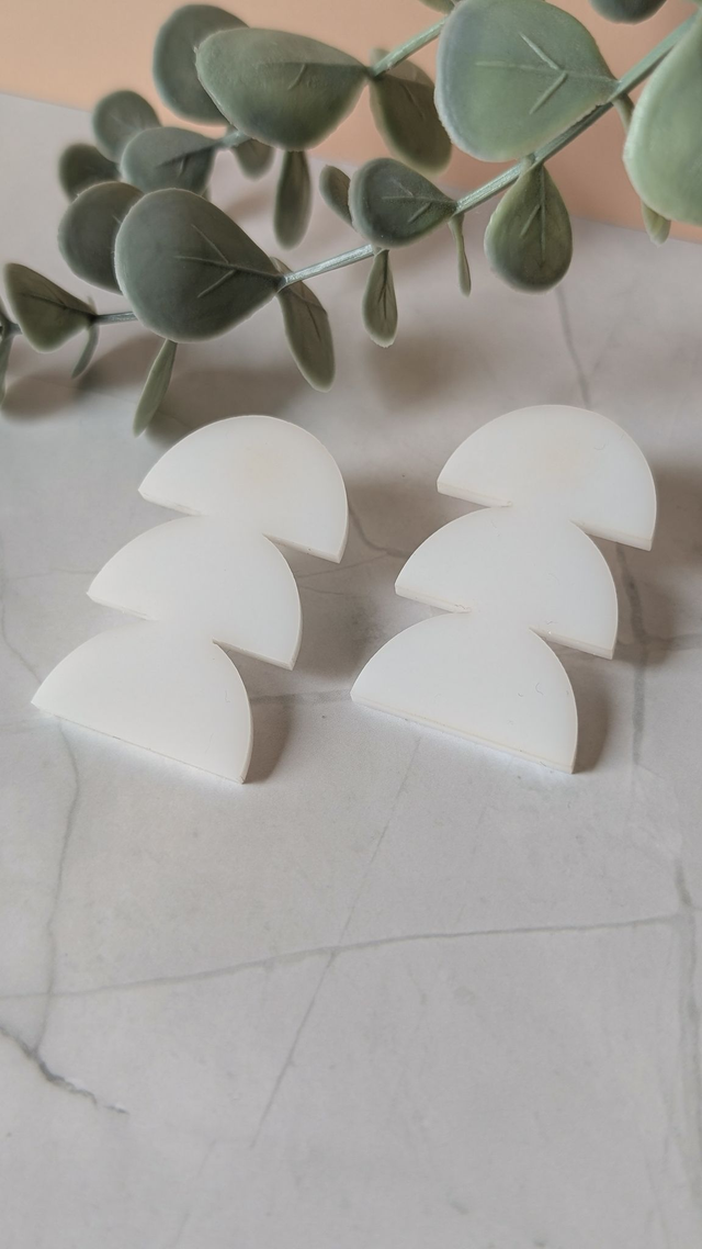Boucles d'oreilles blanches en plexi