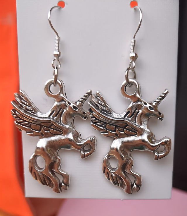 Isot hevoskorvakorut