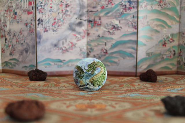 Badge "dragon attaquant une jonque"